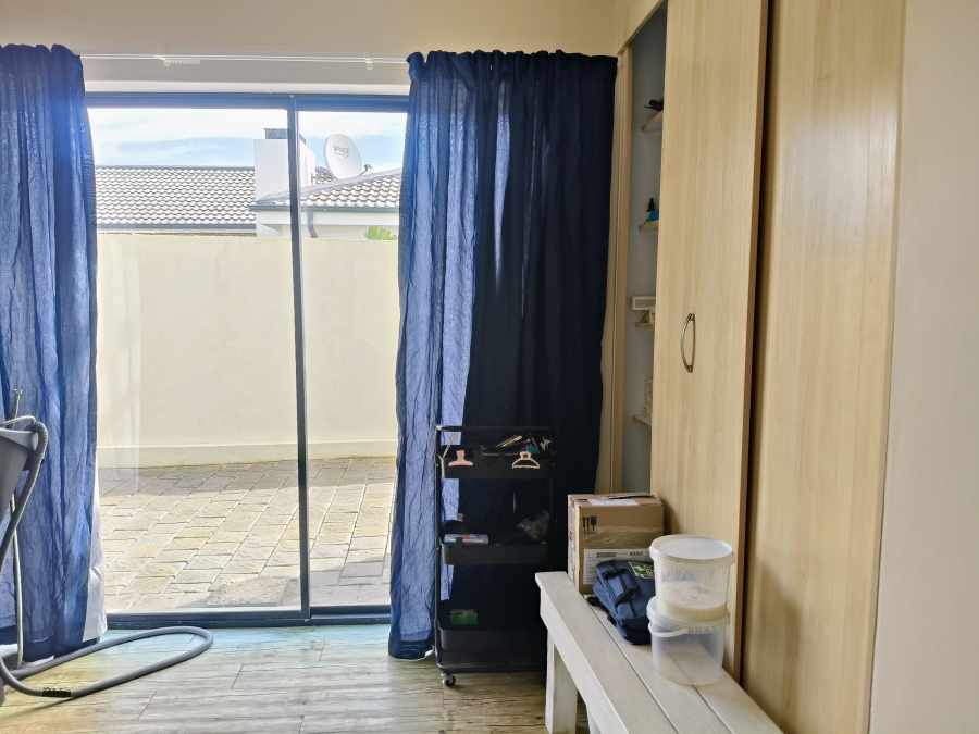 6 Bedroom Property for Sale in Paradise Beach Eastern Cape